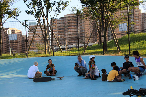 親子でスケボー 公園